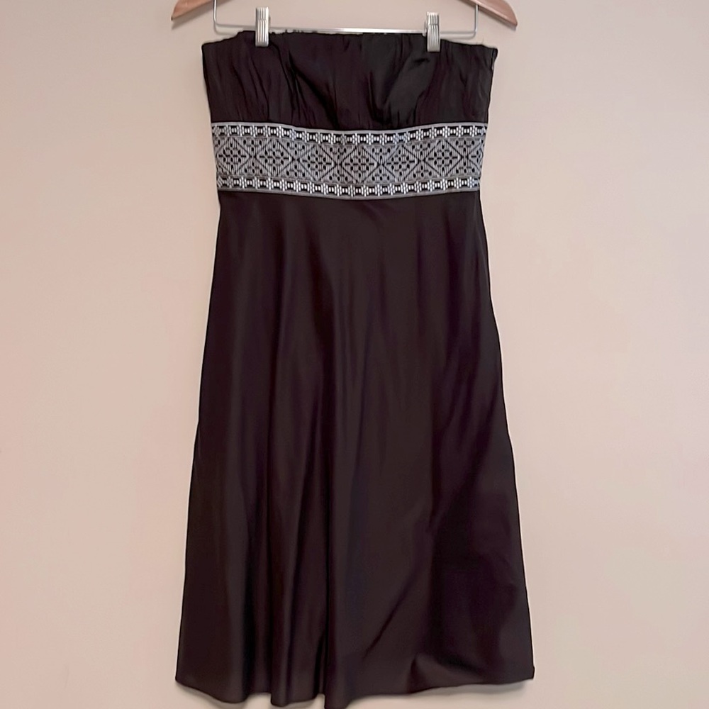 NWOT Gorgeous sleeveless (attachable straps) sexy cocktail dress!